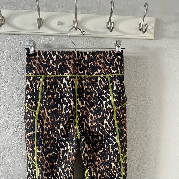 All Access Center Stage High Rise Pocket Leggings in Leopard - Picture 6 of 7